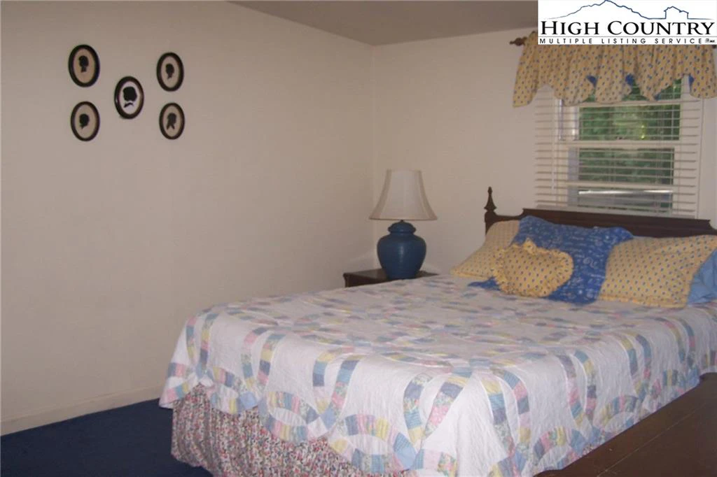 Image number 3 for the current listing