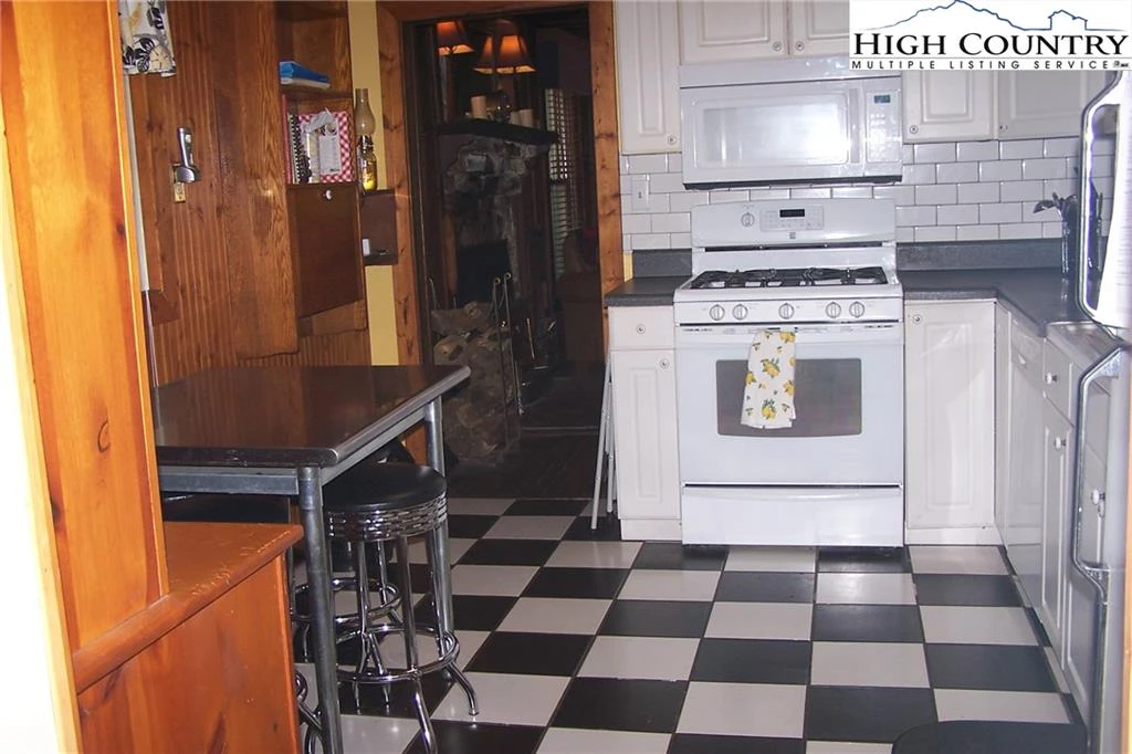Image number 5 for the current listing