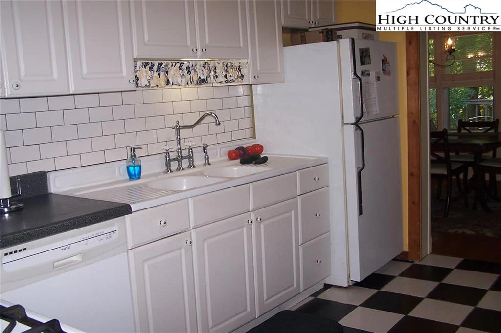Image number 6 for the current listing
