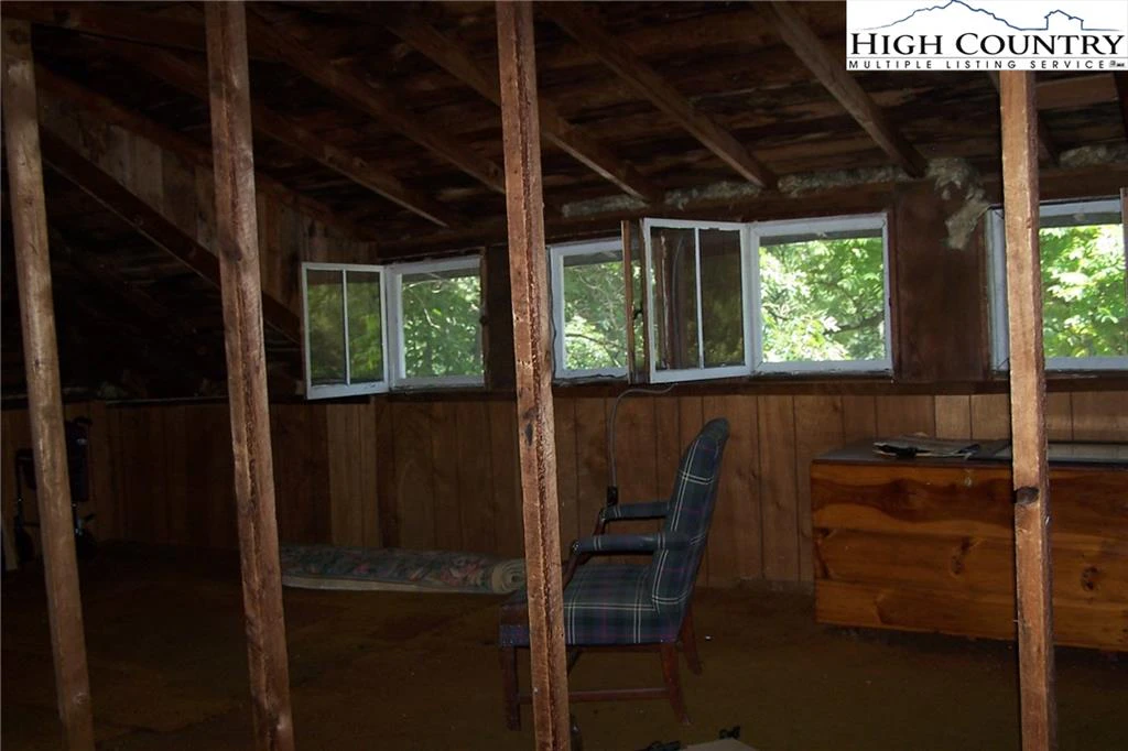 Image number 11 for the current listing