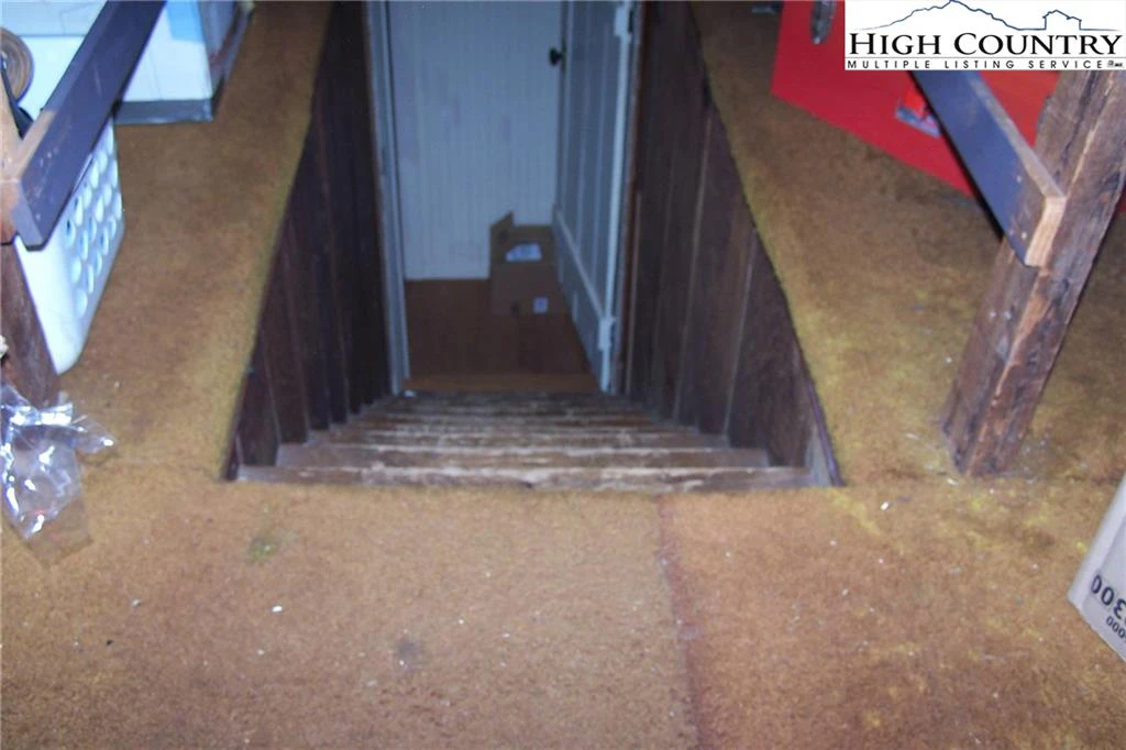 Image number 14 for the current listing