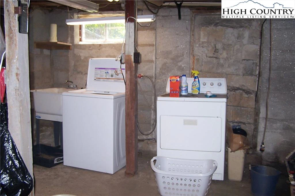 Image number 19 for the current listing