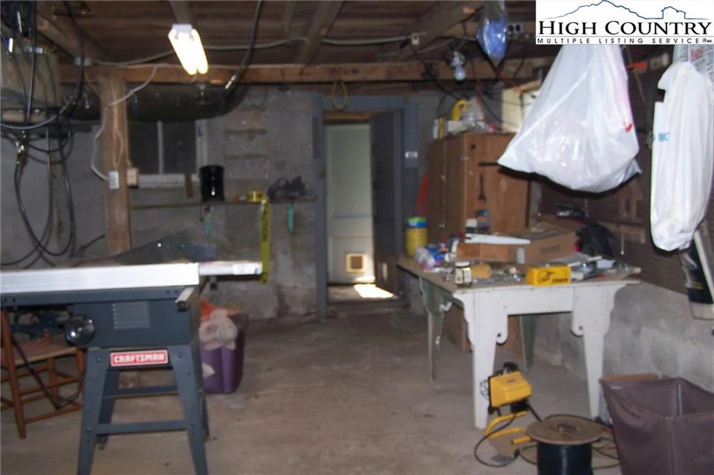 Image number 20 for the current listing