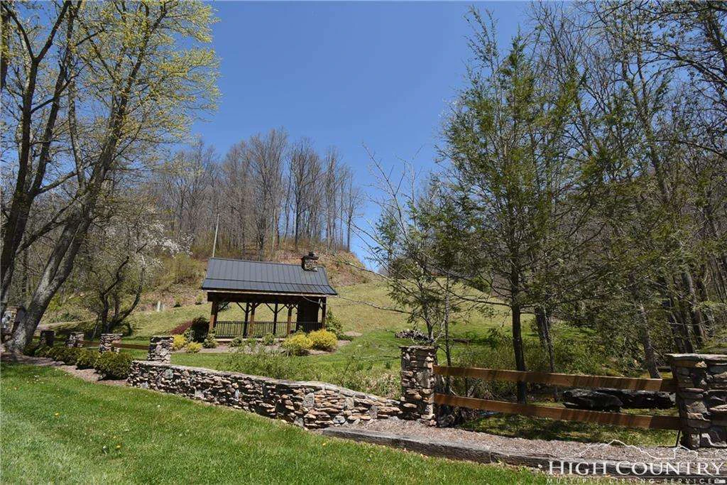 Image number 1 for the current listing