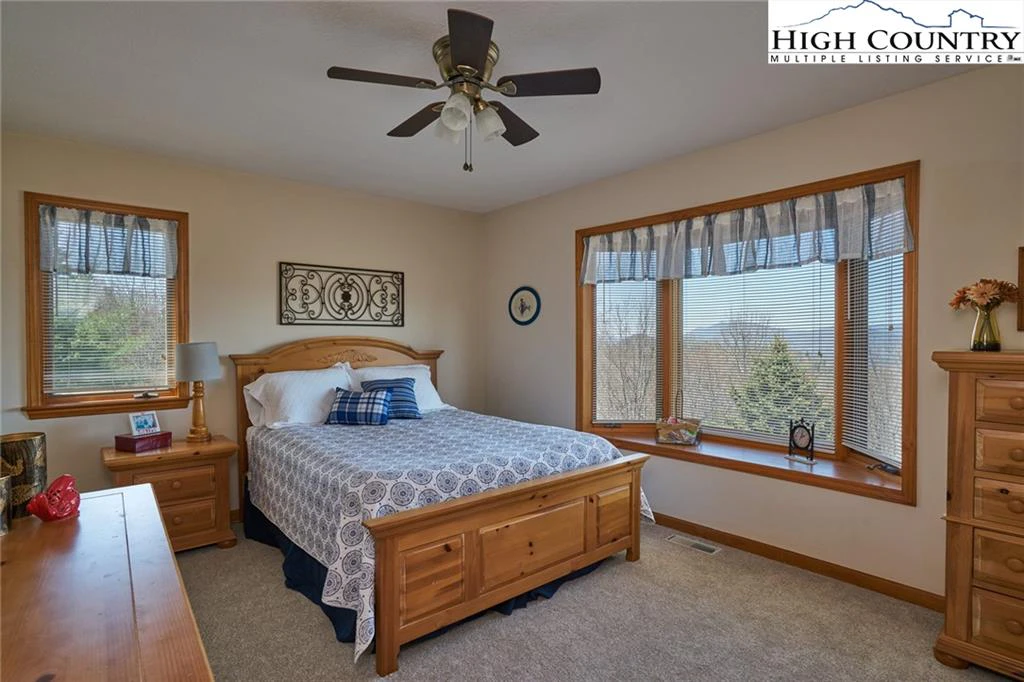Image number 6 for the current listing