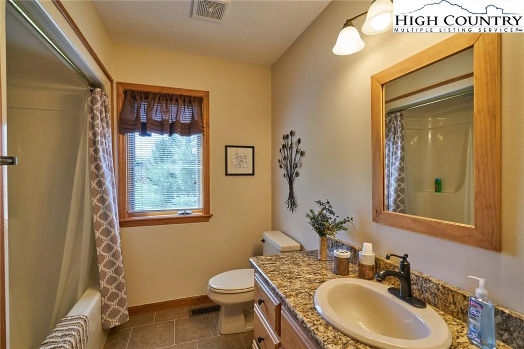 Image number 7 for the current listing