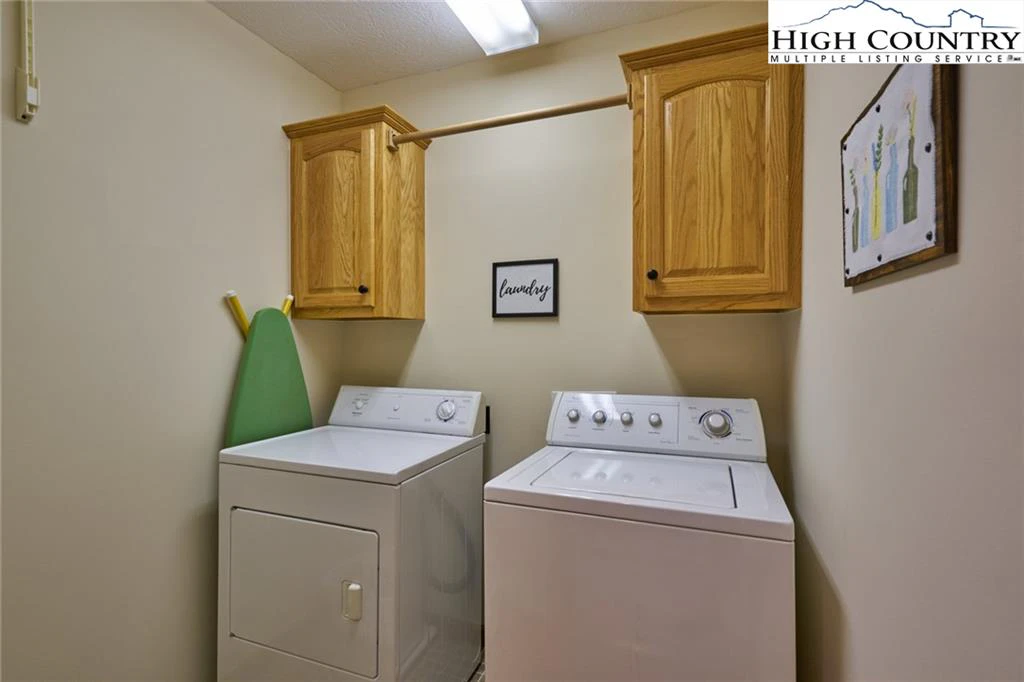 Image number 9 for the current listing