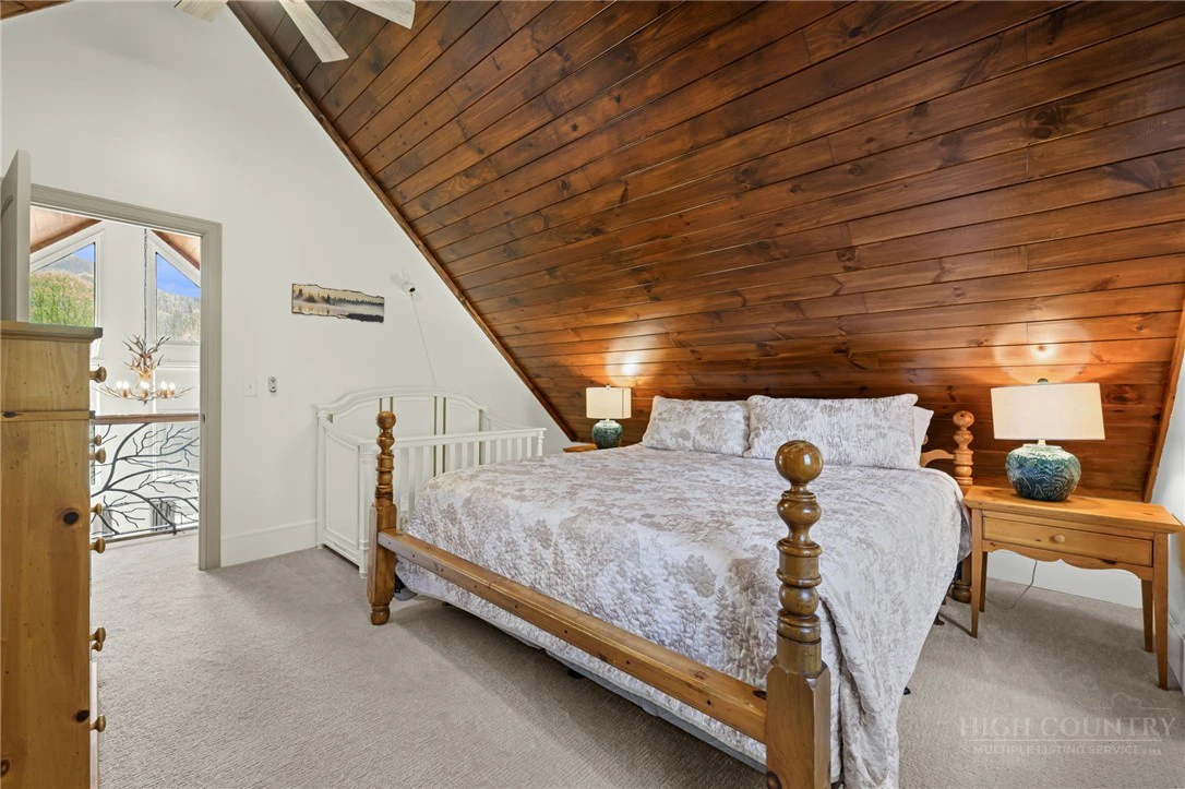 Image number 20 for the current listing