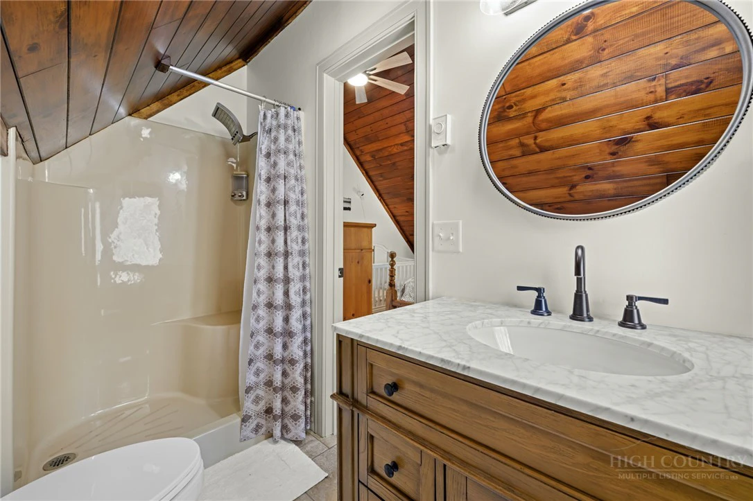 Image number 19 for the current listing