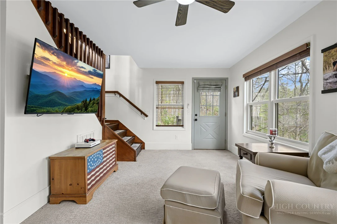 Image number 18 for the current listing