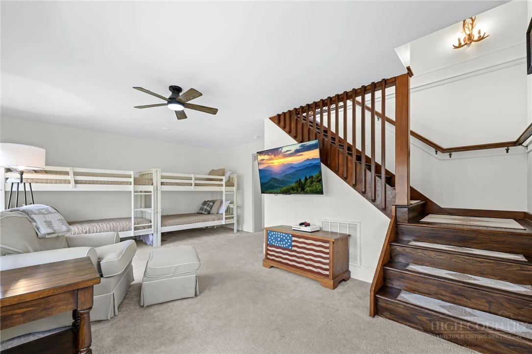 Image number 3 for the current listing