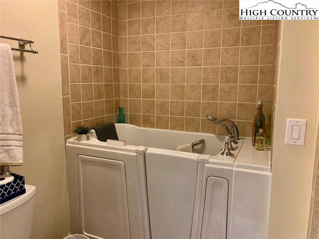 Image number 2 for the current listing