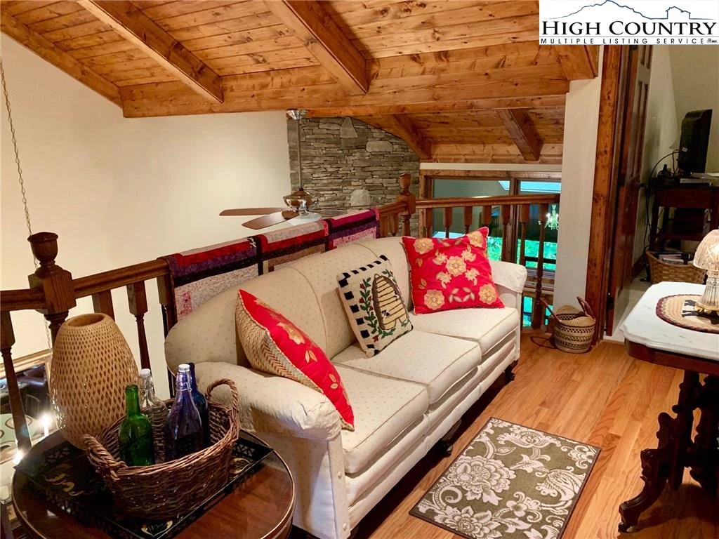 Image number 10 for the current listing
