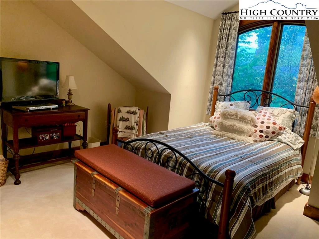 Image number 8 for the current listing