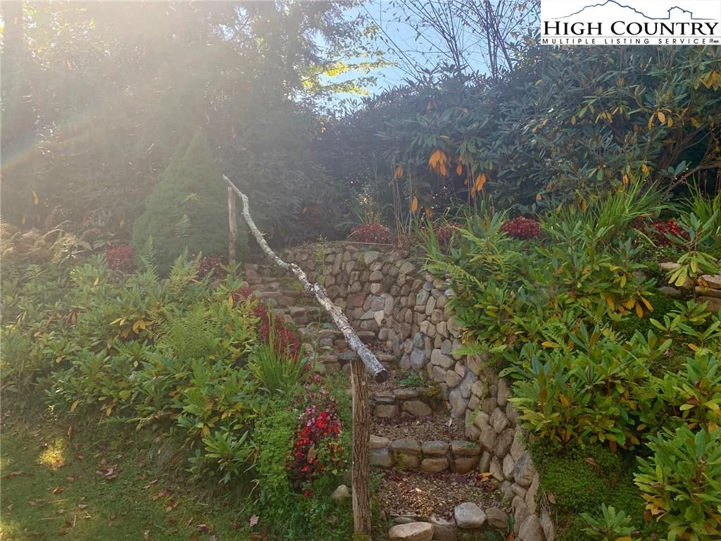 Image number 4 for the current listing