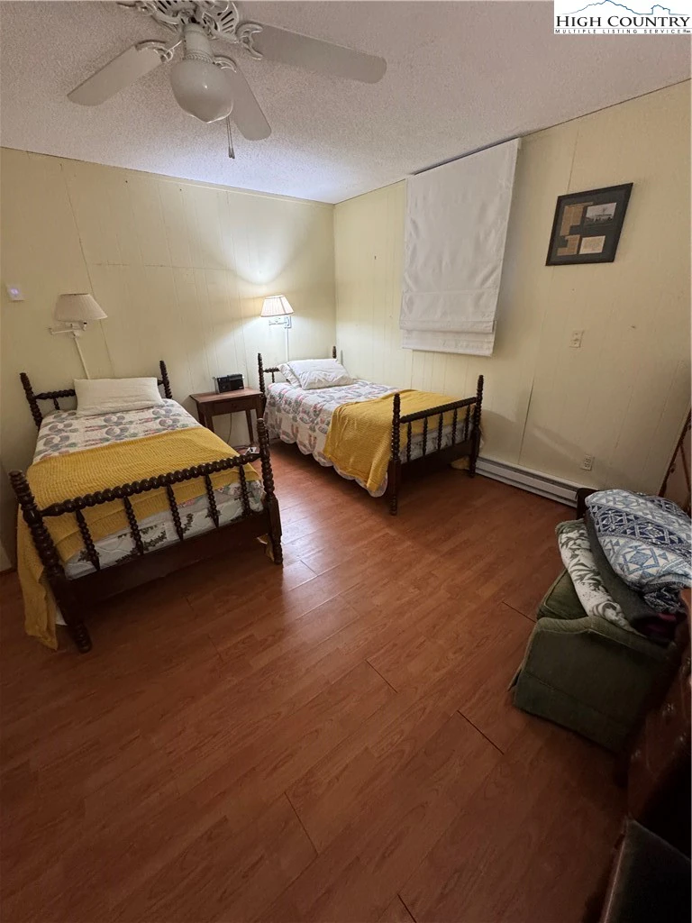 Image number 4 for the current listing