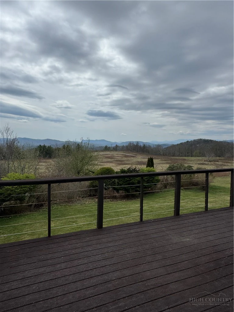 Image number 15 for the current listing