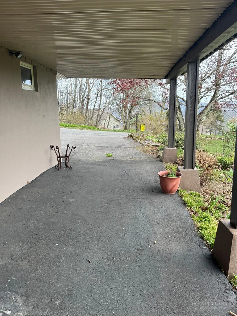 Image number 21 for the current listing