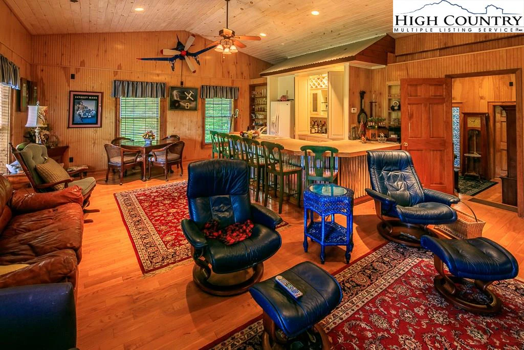 Image number 9 for the current listing