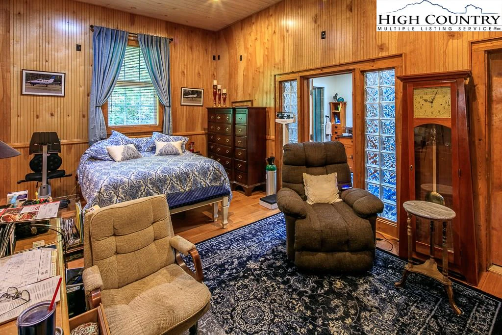 Image number 2 for the current listing