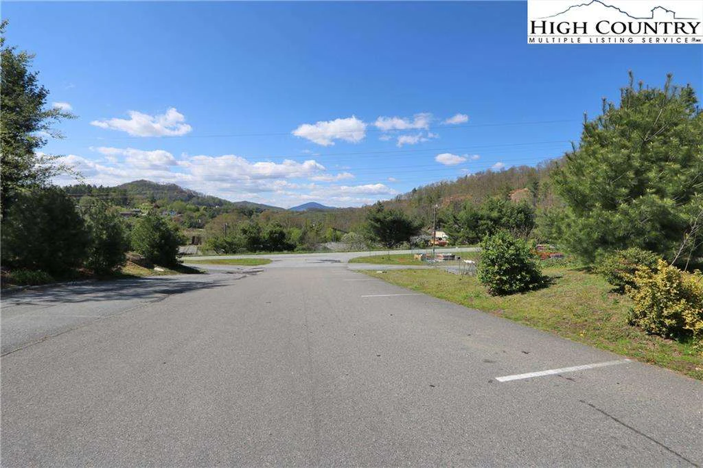 Image number 18 for the current listing