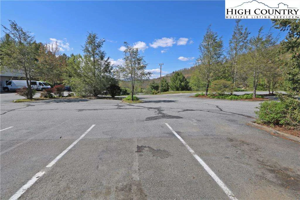 Image number 17 for the current listing