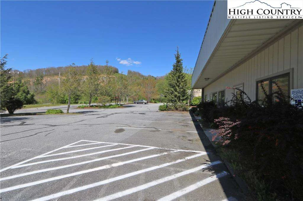 Image number 16 for the current listing