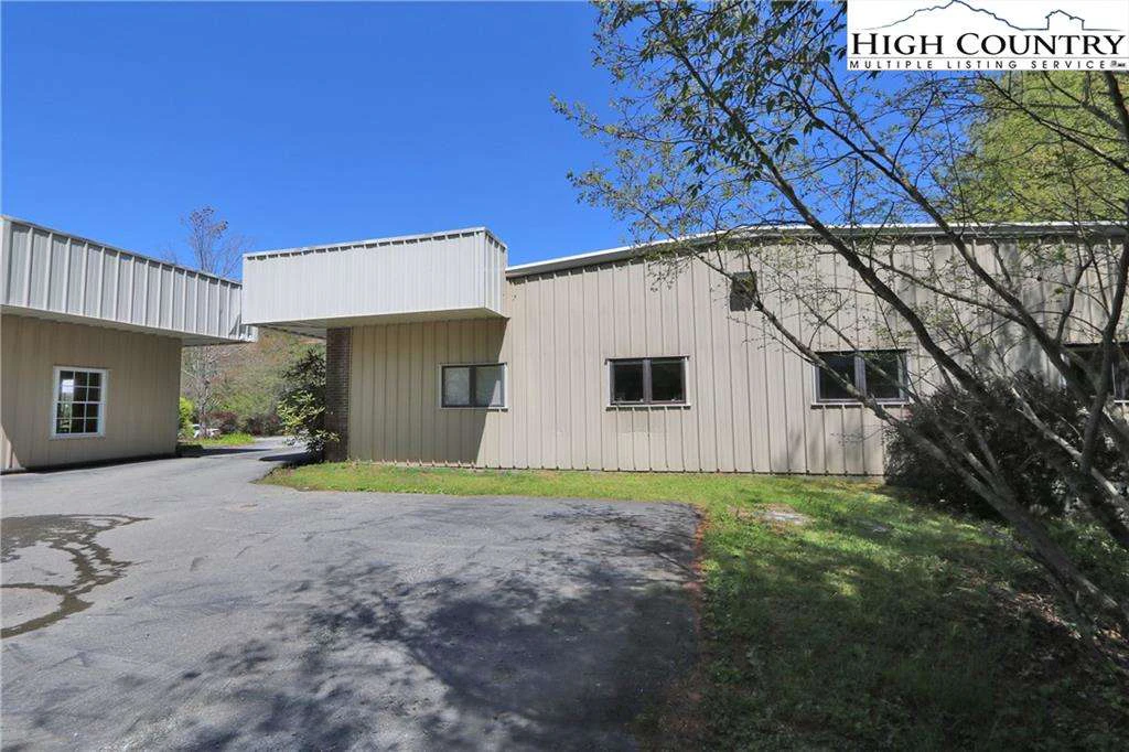 Image number 14 for the current listing