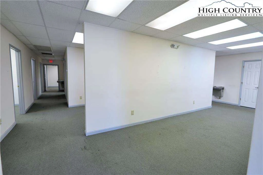 Image number 11 for the current listing