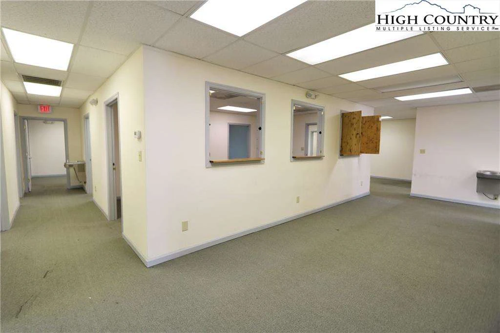 Image number 9 for the current listing