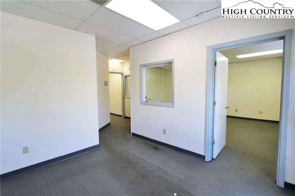 Image number 5 for the current listing