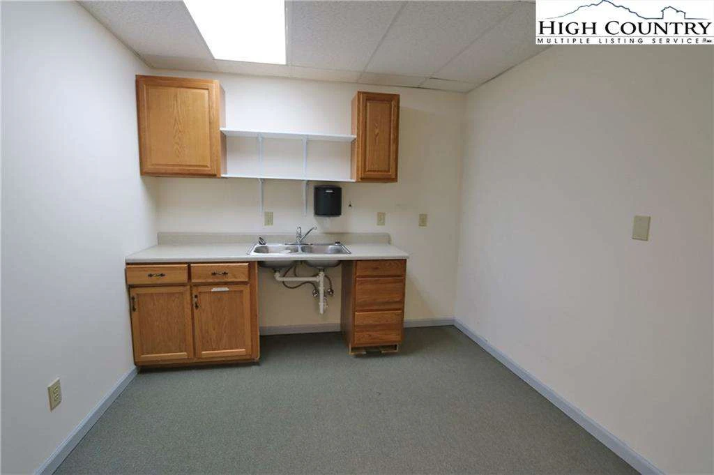 Image number 3 for the current listing