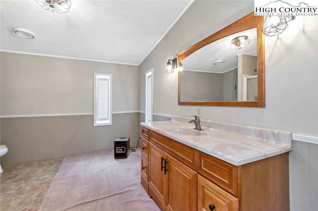 Image number 7 for the current listing