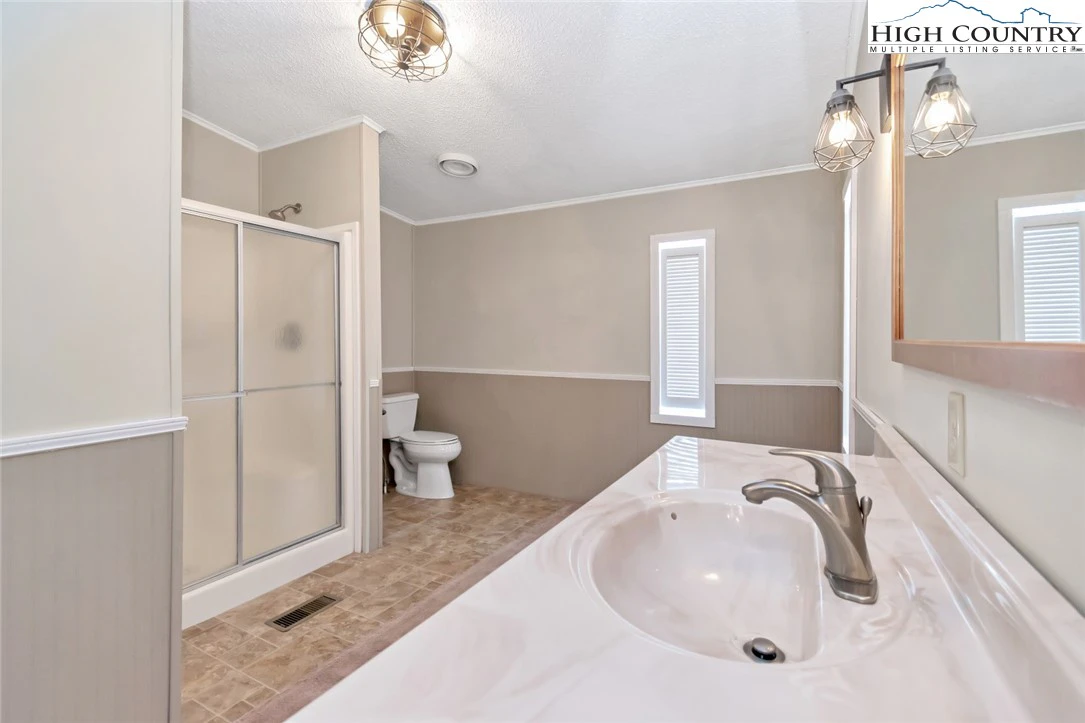 Image number 8 for the current listing