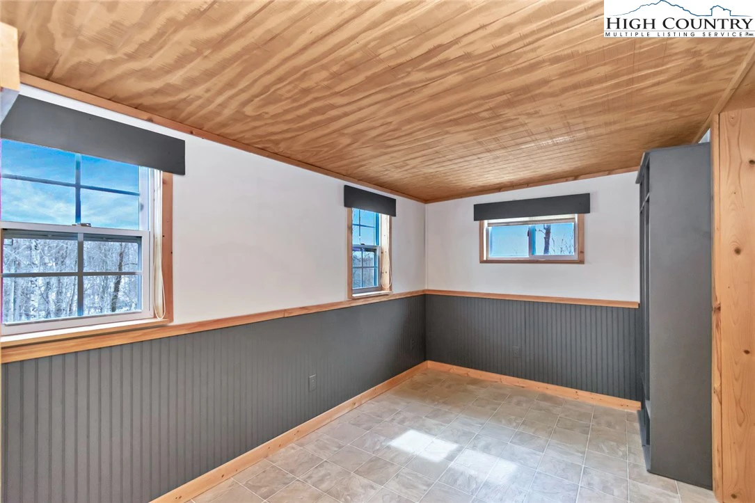 Image number 2 for the current listing