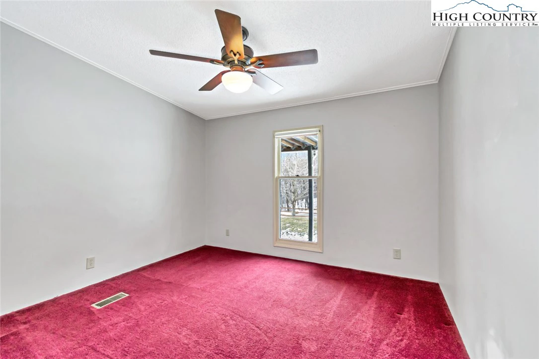Image number 17 for the current listing
