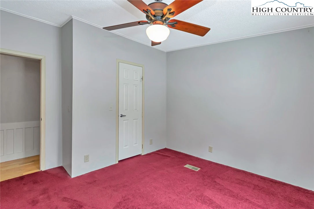 Image number 18 for the current listing