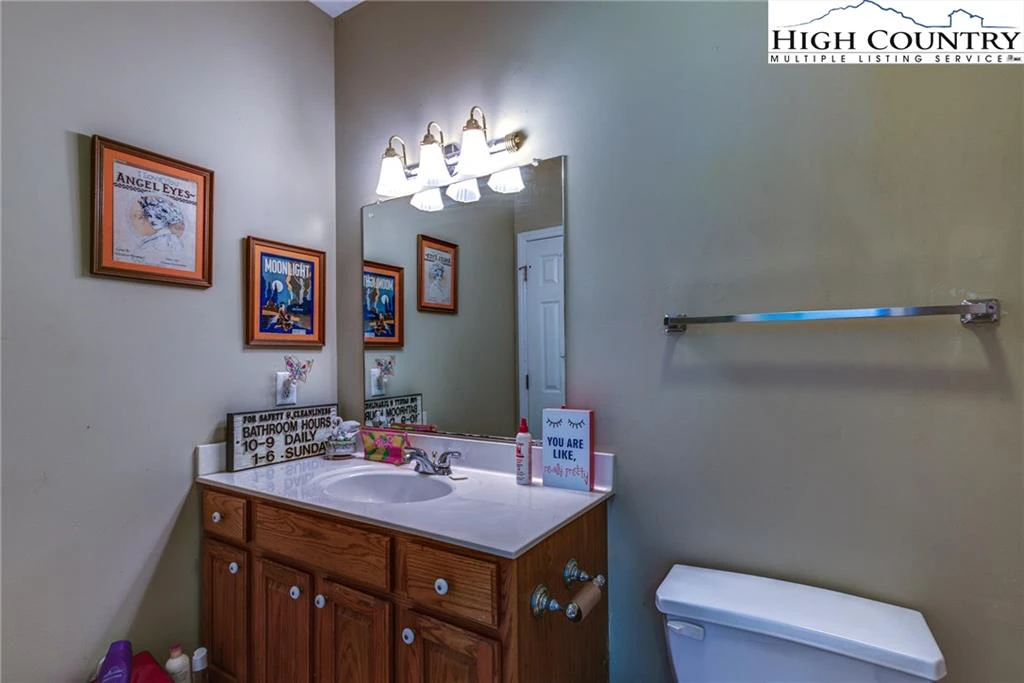 Image number 7 for the current listing