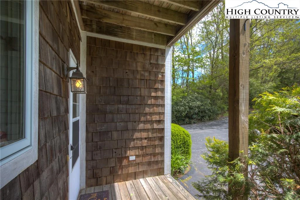 Image number 22 for the current listing