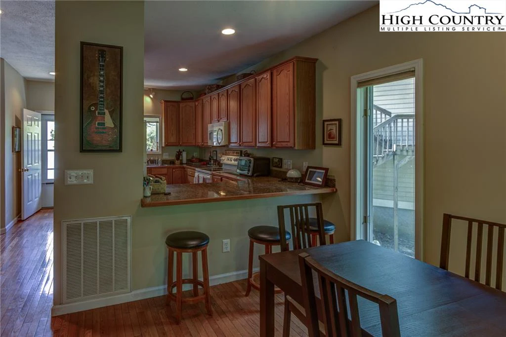 Image number 16 for the current listing