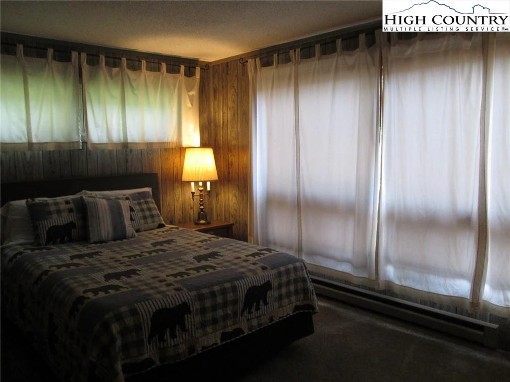 Image number 13 for the current listing