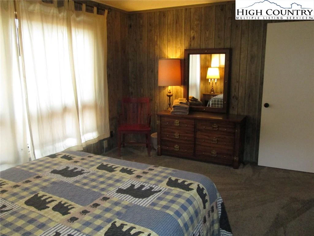 Image number 14 for the current listing