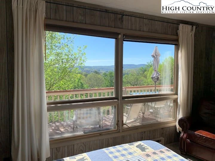 Image number 15 for the current listing