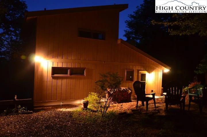 Image number 19 for the current listing
