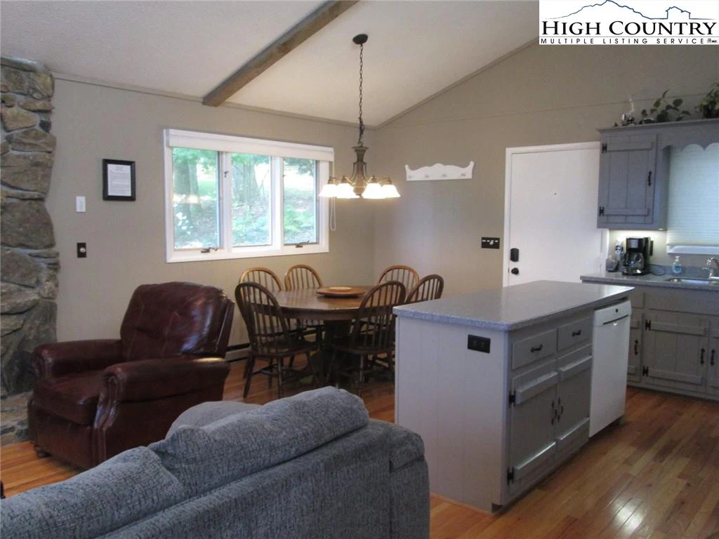 Image number 20 for the current listing