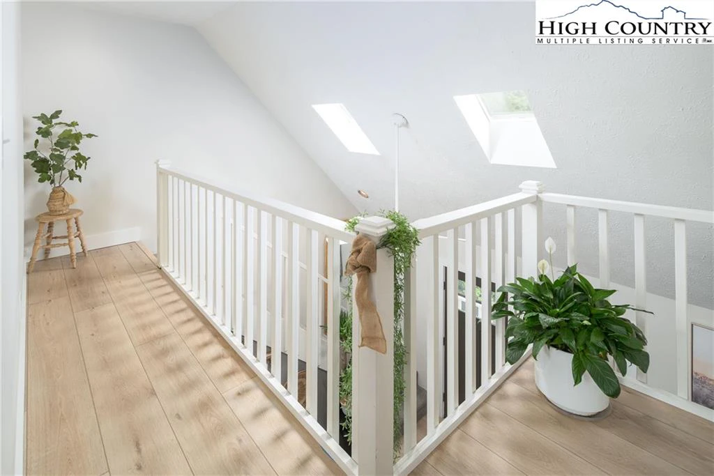 Image number 2 for the current listing