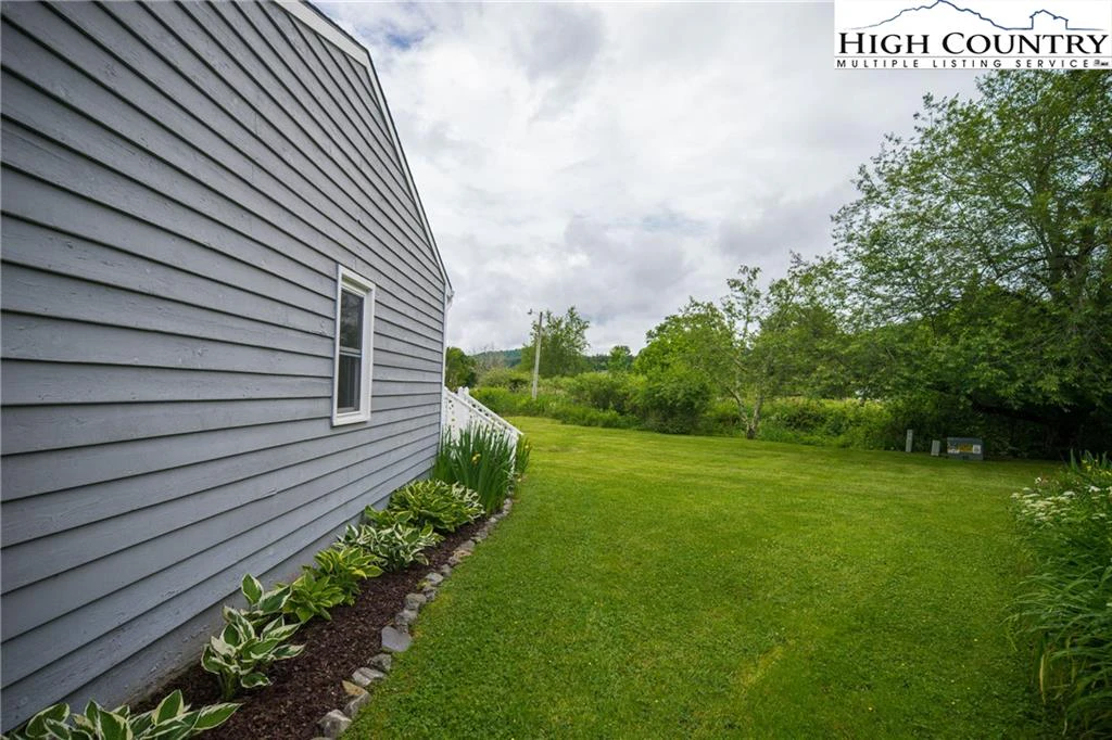 Image number 13 for the current listing