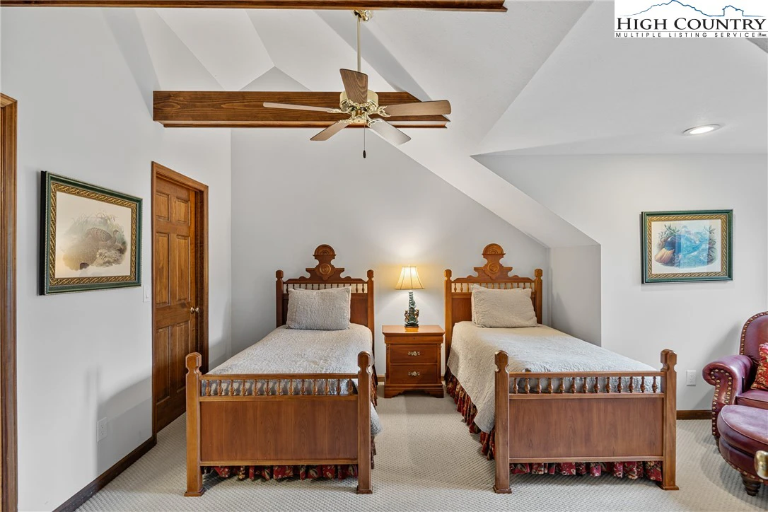 Image number 3 for the current listing
