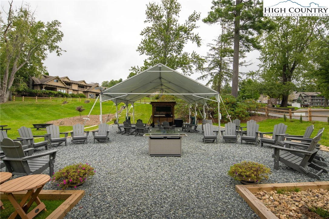 Image number 19 for the current listing