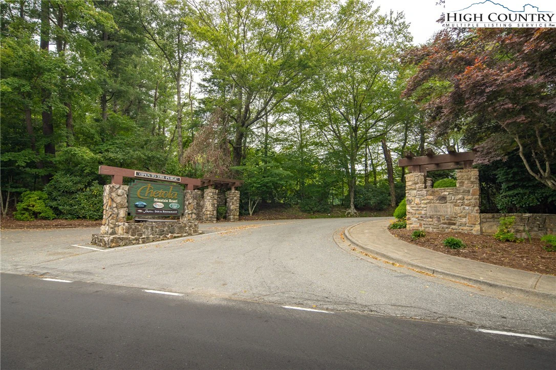Image number 21 for the current listing